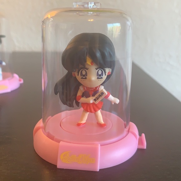 Sailor Moon bobble head globe figures and keychain - Picture 4 of 11